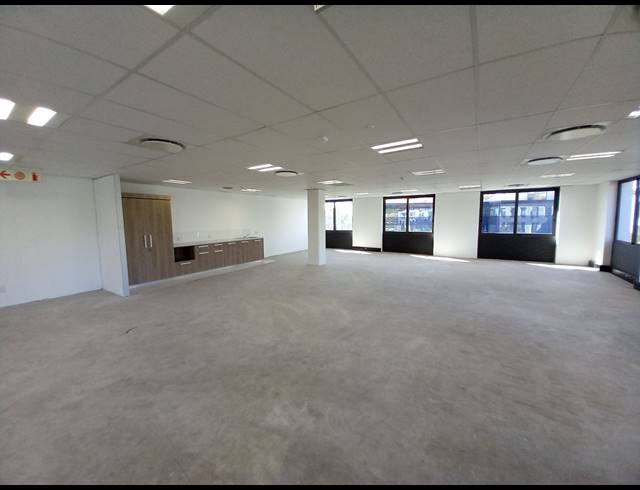 249M² OFFICE TO LET IN FOURWAYS